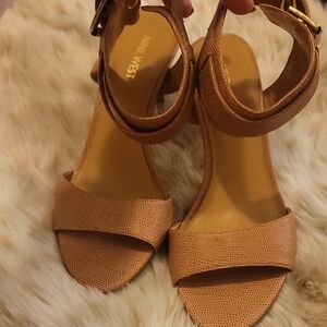 Nine West NW Mixie Brown Leather Upper Textured Heels Size 7.5